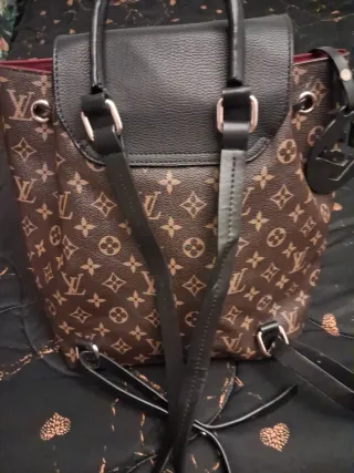 Mochila Louis Vuitton Marrón y Negra