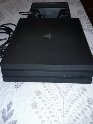 PS4 (PlayStation 4) con base de carga y ventilador