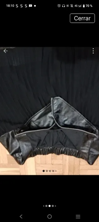 Falda negra con cremallera