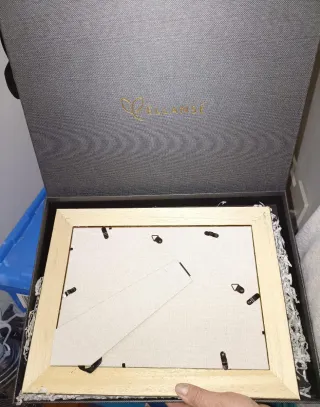 Cornice in legno marrone