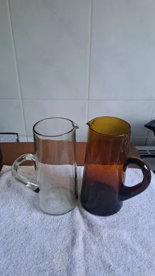 Jarras de cristal y ámbar. 10€ por cada una