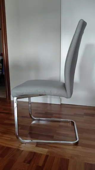 4 Sillas de Salón Piel y Metal