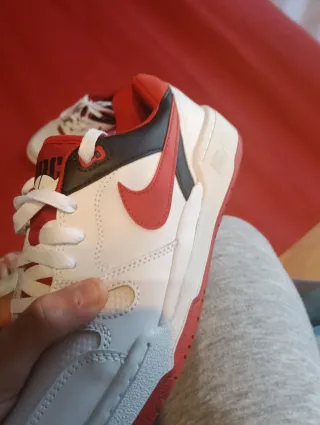 Zapatillas Nike Blancas y Rojas