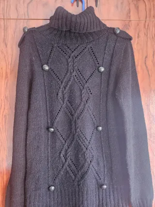 Jersey Stradivarius cuello alto negro