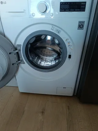 Lavadora LG 9kg Direct Drive casi nueva
