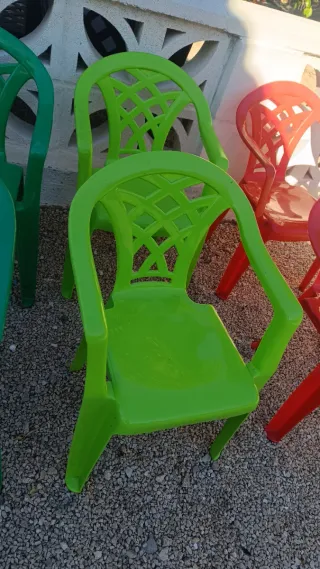 Pack 6 Sillas infantiles plástico, como nuevas