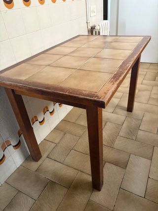 Mesa de madera y mármol