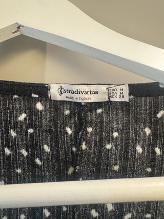 Mono estampado blanco y negro