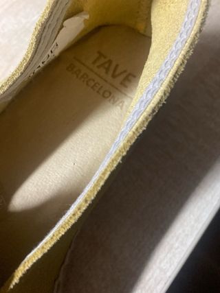 Alpargata ante mostaza plana