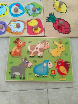 Puzzles de madera educativos.