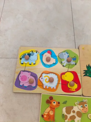 Puzzles de madera educativos.