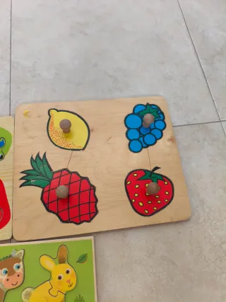 Puzzles de madera educativos.