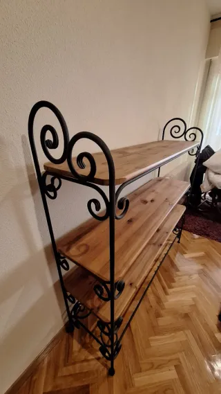Scaffale in ferro battuto e legno