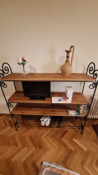 Scaffale in ferro battuto e legno