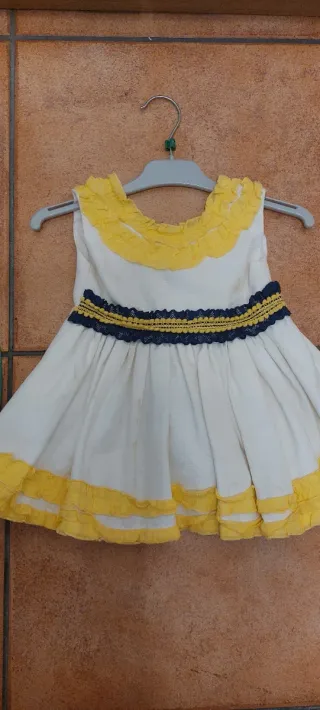 Lote de 4 vestidos infantiles