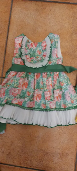 Lote de 4 vestidos infantiles