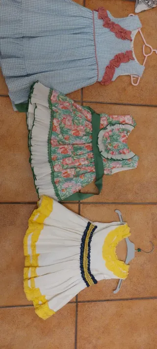 Lote de 4 vestidos infantiles