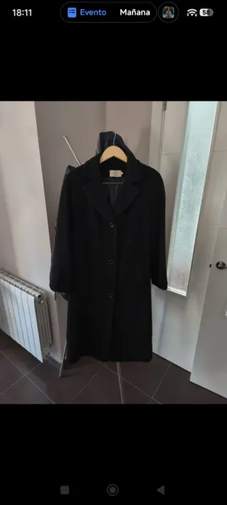 Abrigo clásico mujer negro.