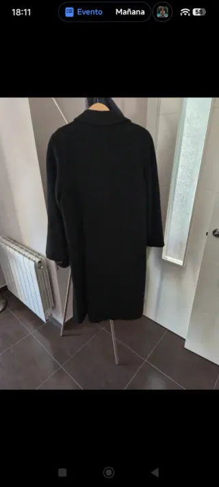 Abrigo clásico mujer negro.