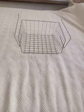 Cesta organizadora colgante de metal