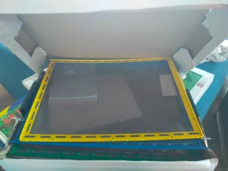 Espositore da parete con pannelli