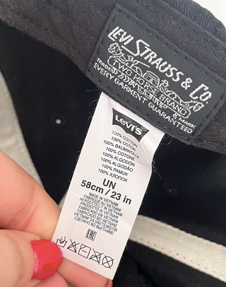 Gorra Levi’s negra ajustable hombre