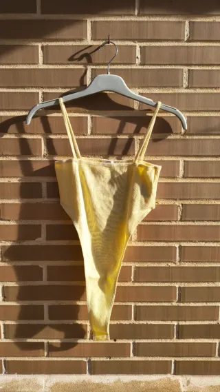 Body amarillo