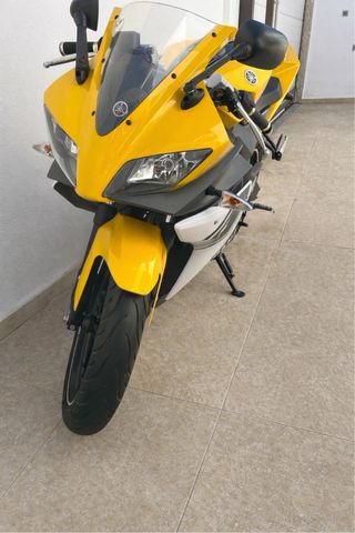 Moto deportiva 125cc Yamaha YZF R125 Amarilla