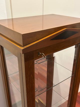 Vitrina de madera maciza, cristal y espejo