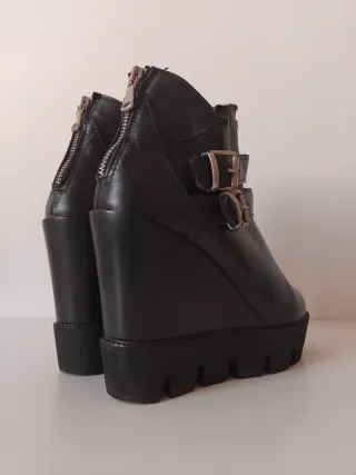 Stivaletti Corey Allen pelle nera con zeppa