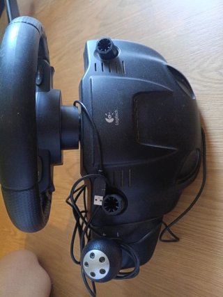 Volante y Pedales Logitech PS3