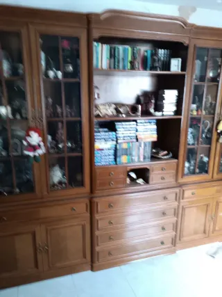 Mueble de salón madera y cristal