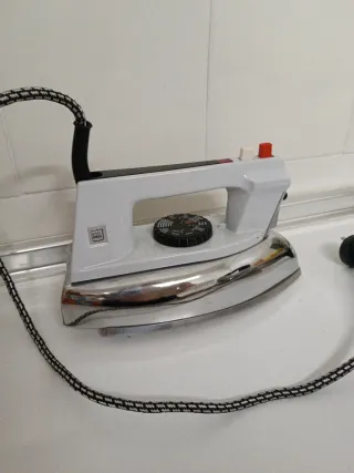 Plancha de ropa antigua