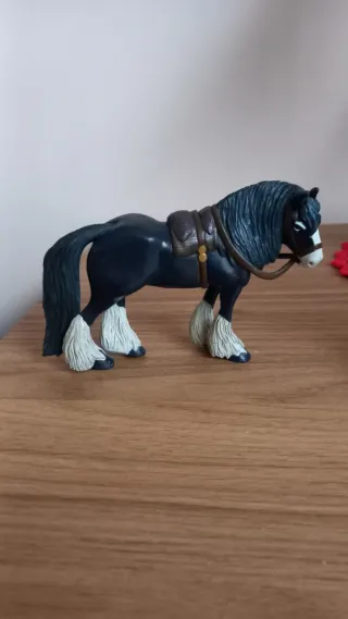 Merida e Angus Disney personaggi