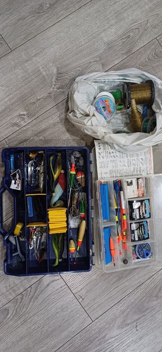 Kit de pesca Crivit  caja aparejos  señuelos p/u