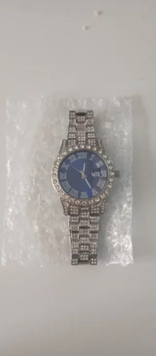 Reloj plateado con diamantes para hombre