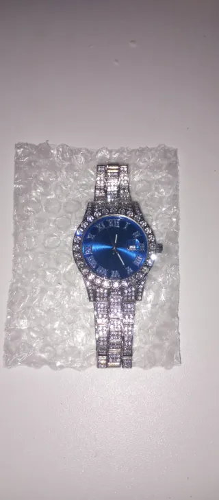 Reloj plateado con diamantes para hombre