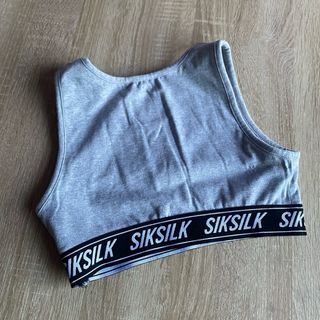 Top deportivo SikSilk gris