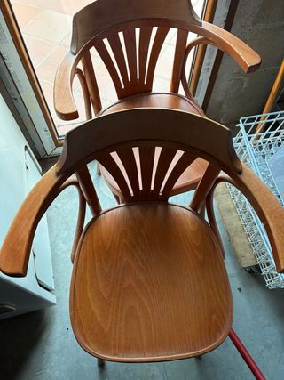 Sillas Thonet Madera con reposabrazos .