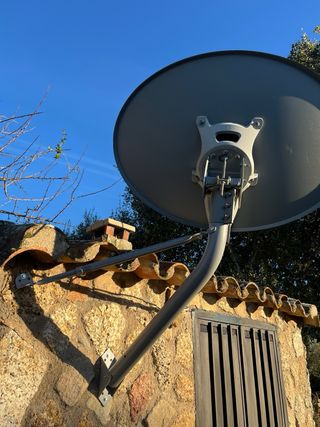 Antena Parabólica Eurona + Soporte