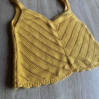 Top amarillo Stradivarius