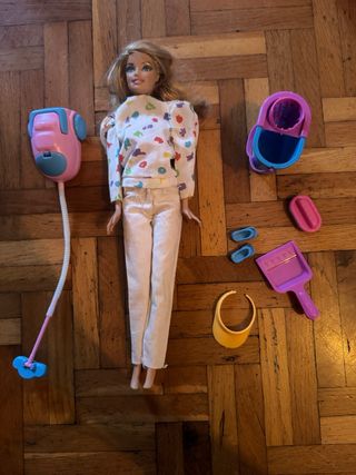 Barbie Limpieza con Accesorios