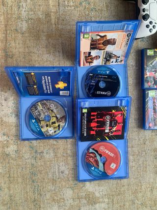 PS4 + 5 mandos, 2 cables y lote juegos