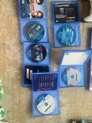 PS4 + 5 mandos, 2 cables y lote juegos