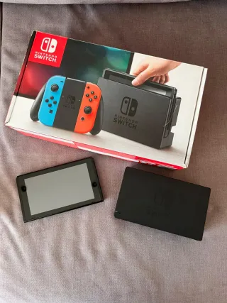 Consola Nintendo Switch con mandos y accesorios