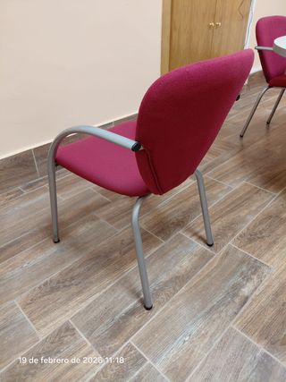 Sillas de oficina confidente color burdeos