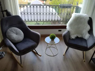 Conjunto 2 Mecedoras y Mesita Auxiliar