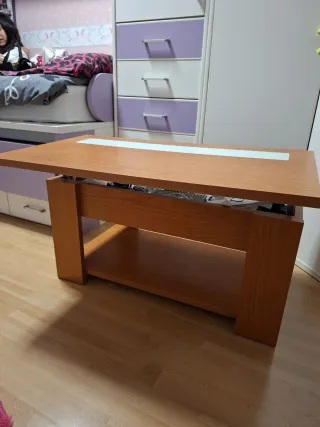 Mesa auxiliar elevable con almacenaje