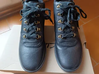 Botines negros piel con cremallera y cordones