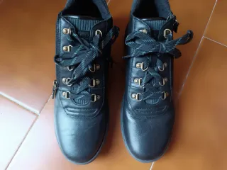 Botines negros piel con cremallera y cordones